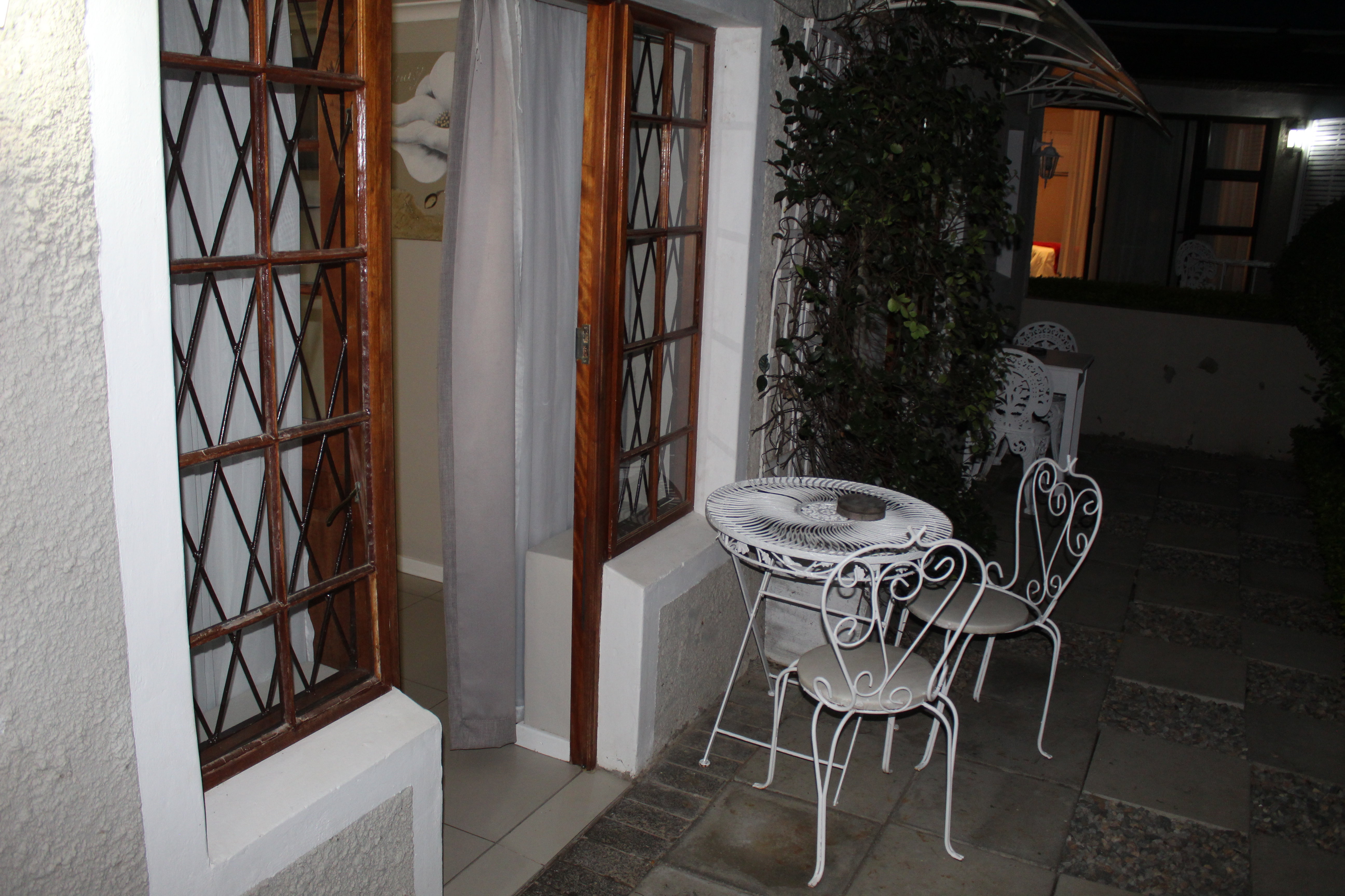 Tri-Angle B&B and Guesthouse 48/50