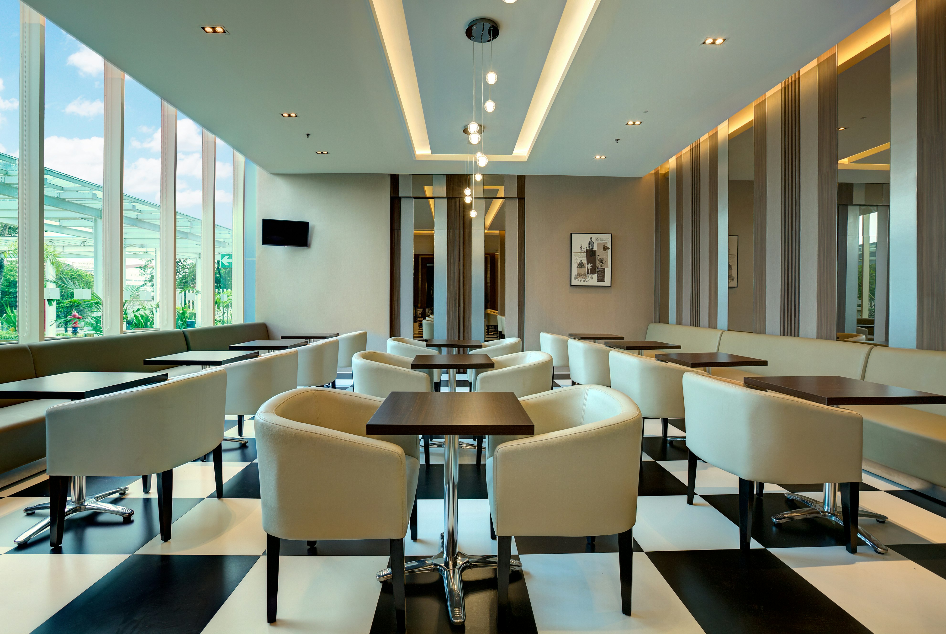 Holiday Inn Express Jakarta International Expo 58/75