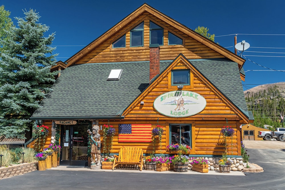 Spirit Lake Lodge and Snowmobile Rentals 2/63
