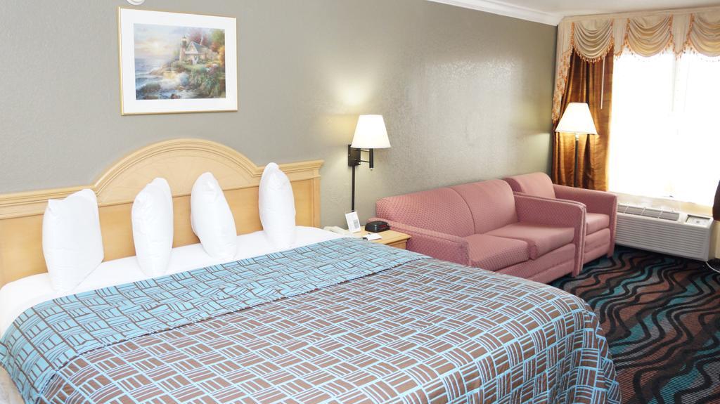 ROOM, KING BED, ACCESSIBLE