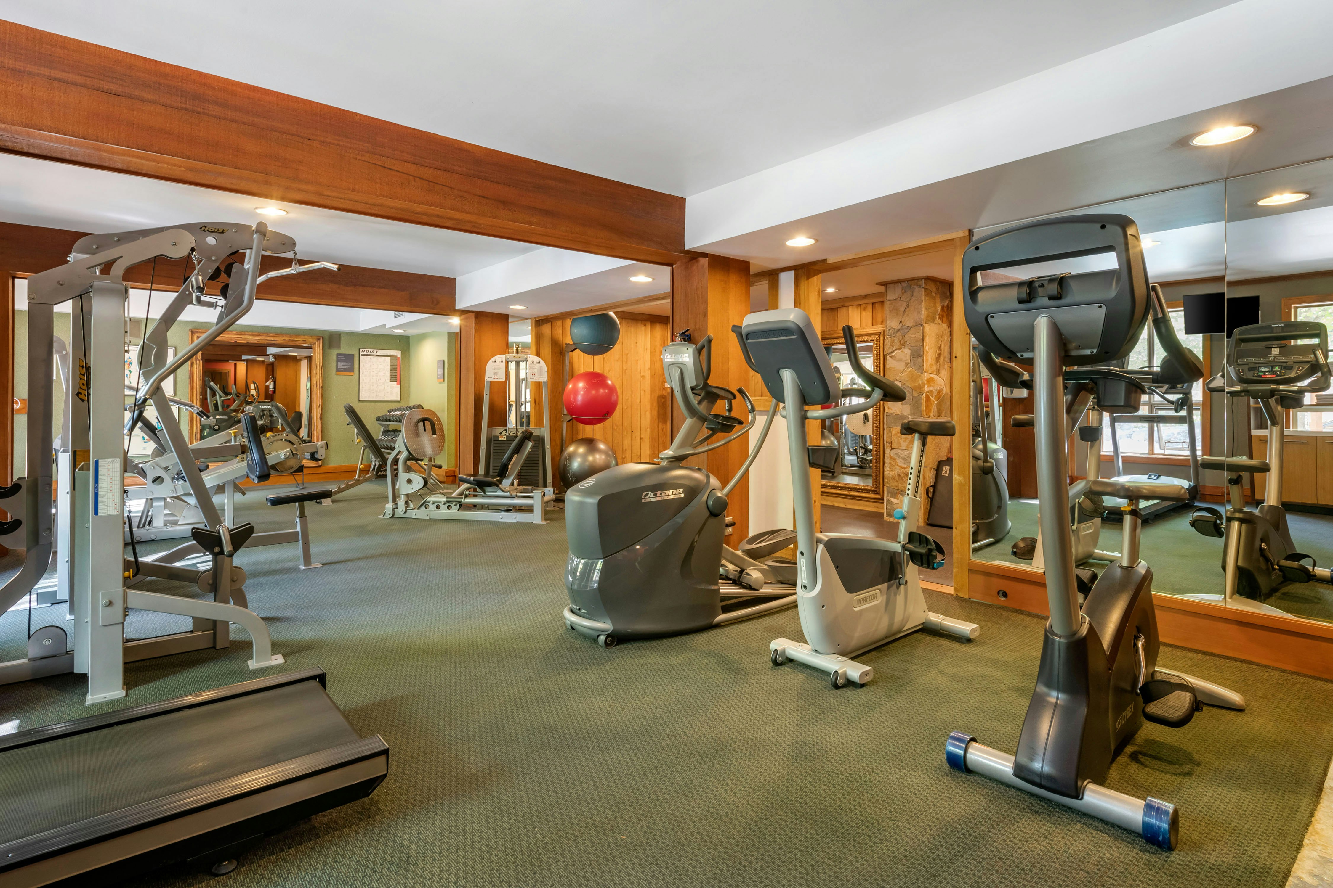 Hilton Grand Vacations Club Whistler (ex. Embarc Whistler) 23/59