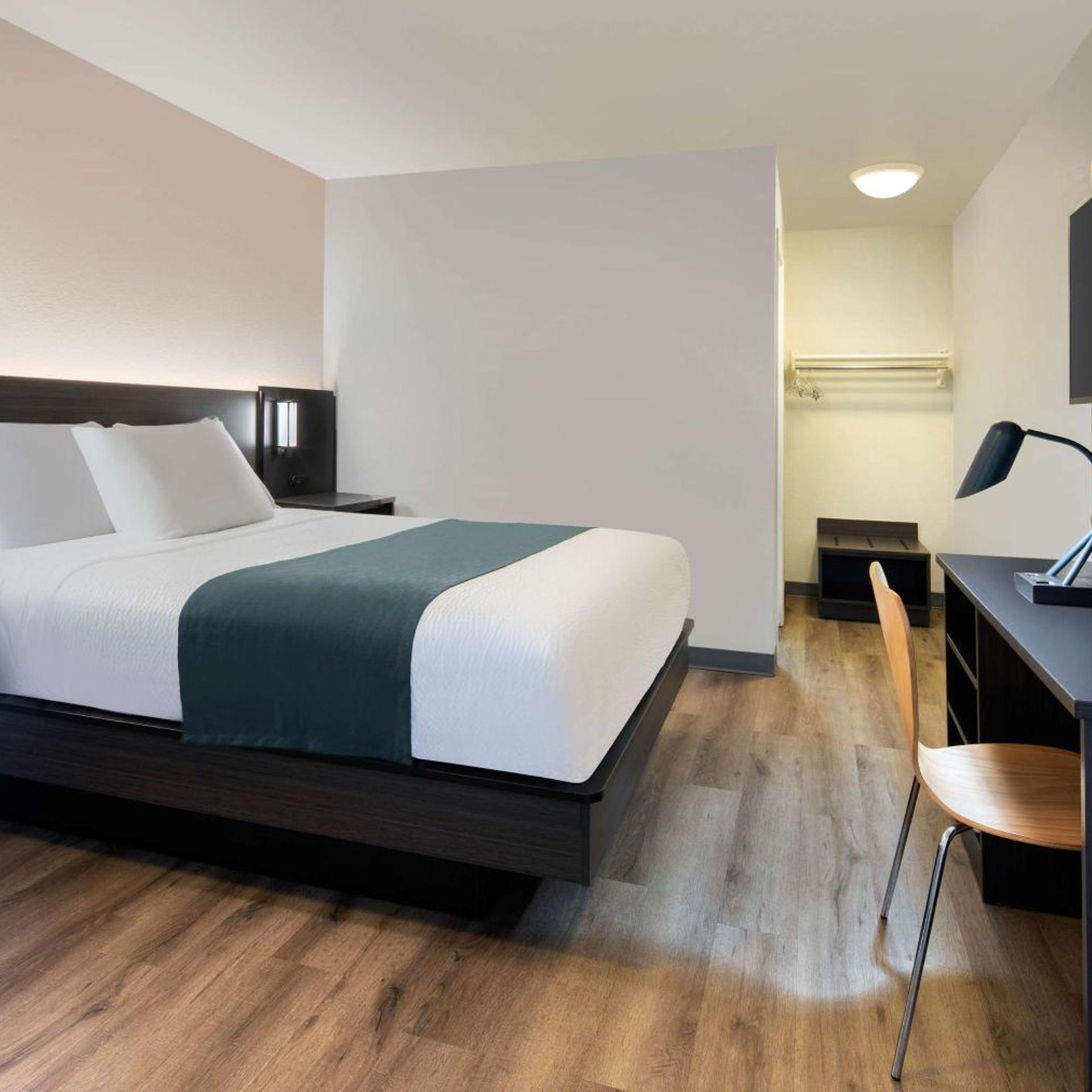 غرفة بسرير مزدوج لذوي الإعاقة، Motel6 Woodland, CA - Sacramento Airport 2/8