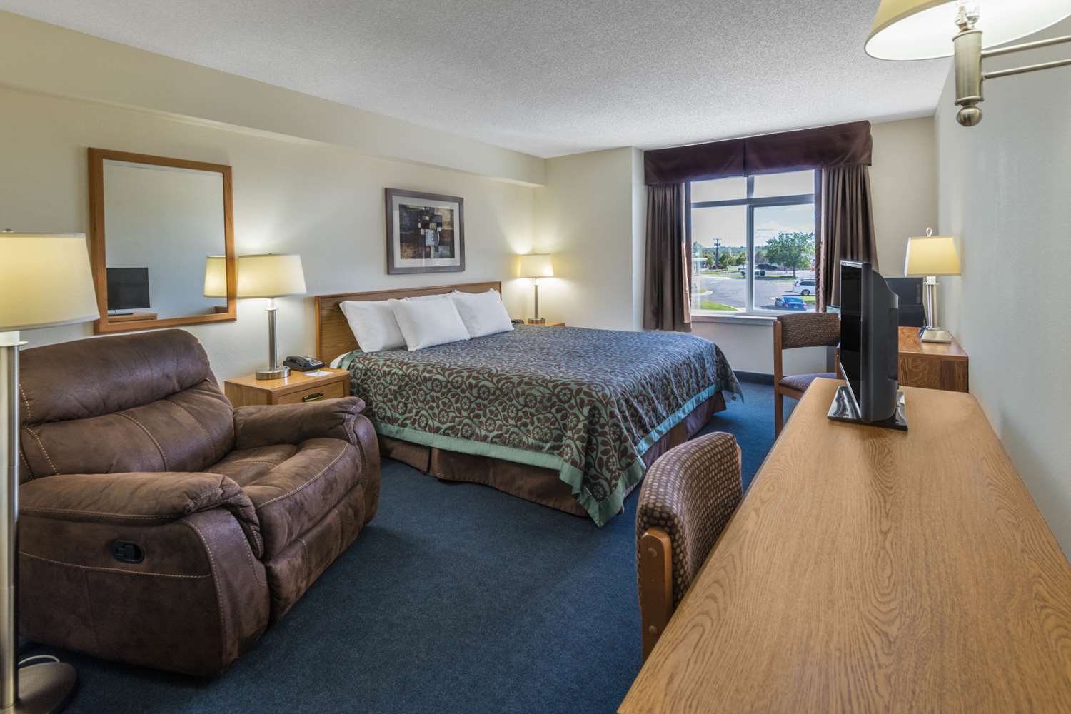 Days Inn By Wyndham Great Falls 13/35