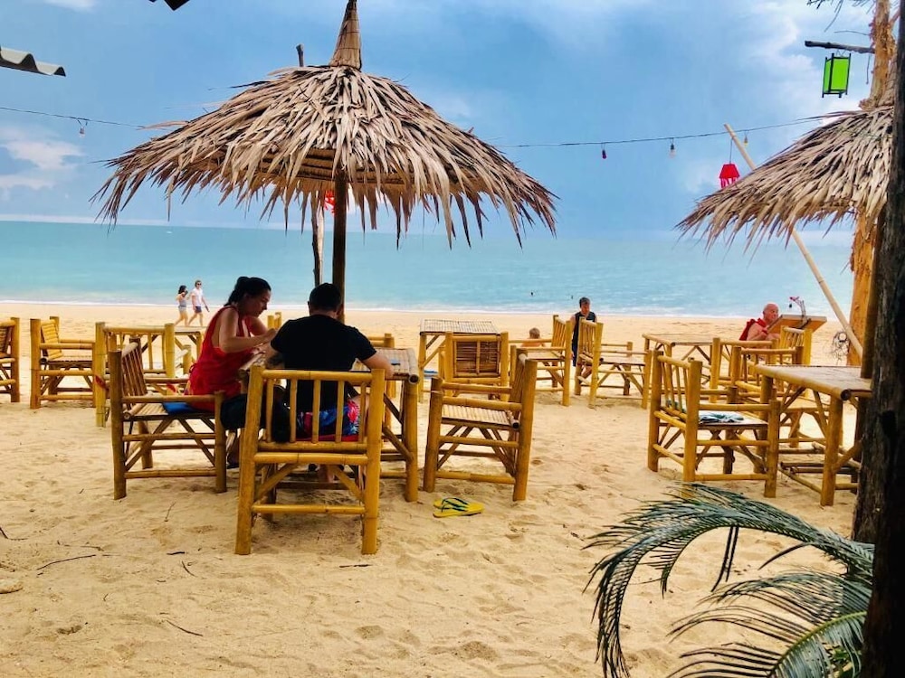 Lanta Palm Beach Resort 40/60