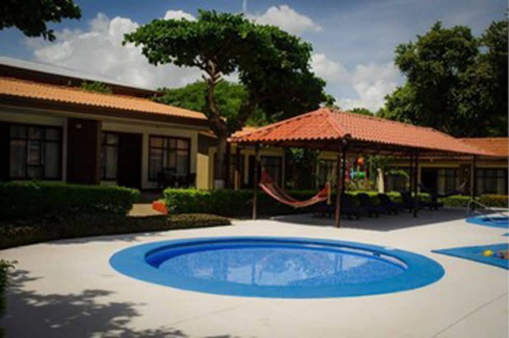 Hotel And Villas Huetares 37/50