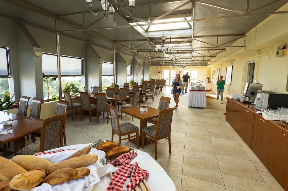 Dolphin Hotel Resort And Conference 36/43