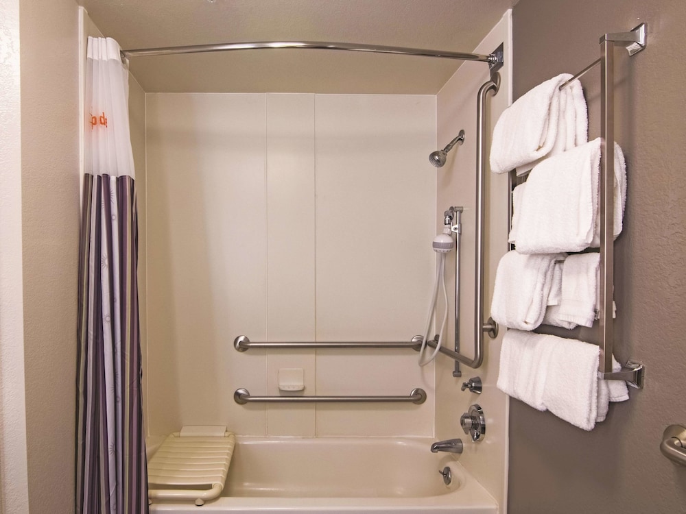 La Quinta Inn And Suites By Wyndham Oklahoma City Norman 22/51