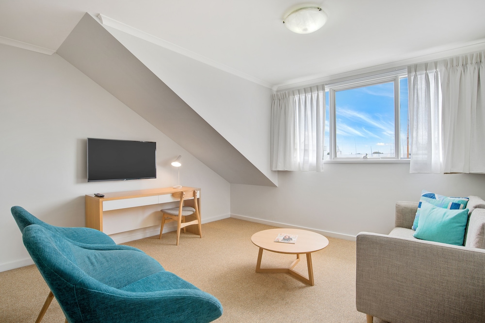 MainStay Suites Williamstown 42/63