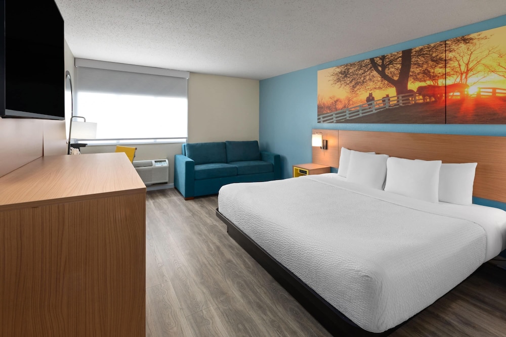 Days Inn & Suites by Wyndham Festus 19/60