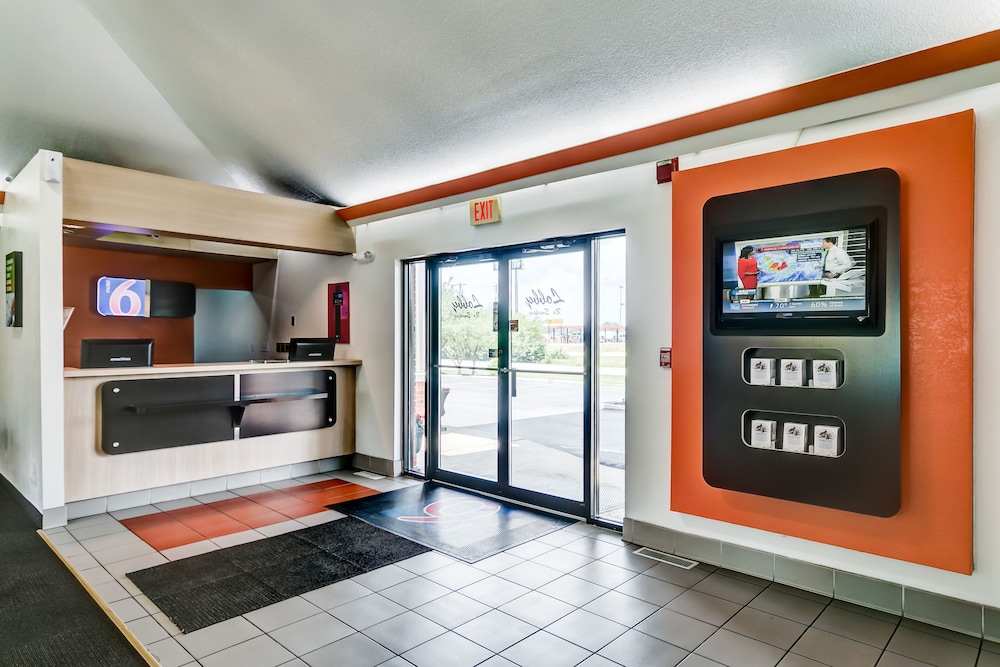 Lobby at Studio6 Georgetown, KY - Lexington North, GEORGETOWN - KY