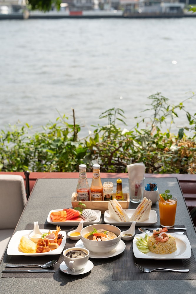 Amdaeng Bangkok Riverside Hotel 62/75