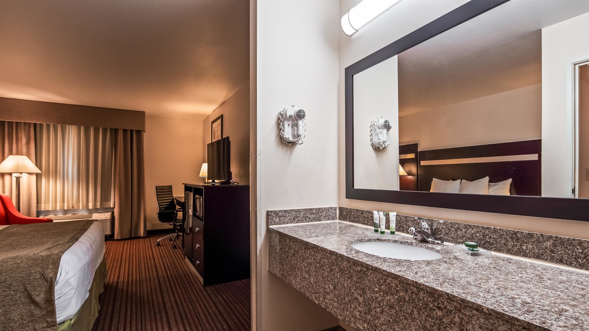 غرفة قياسية بسرير كوين لذوي الإعاقة، Best Western Parsons Inn 5/6