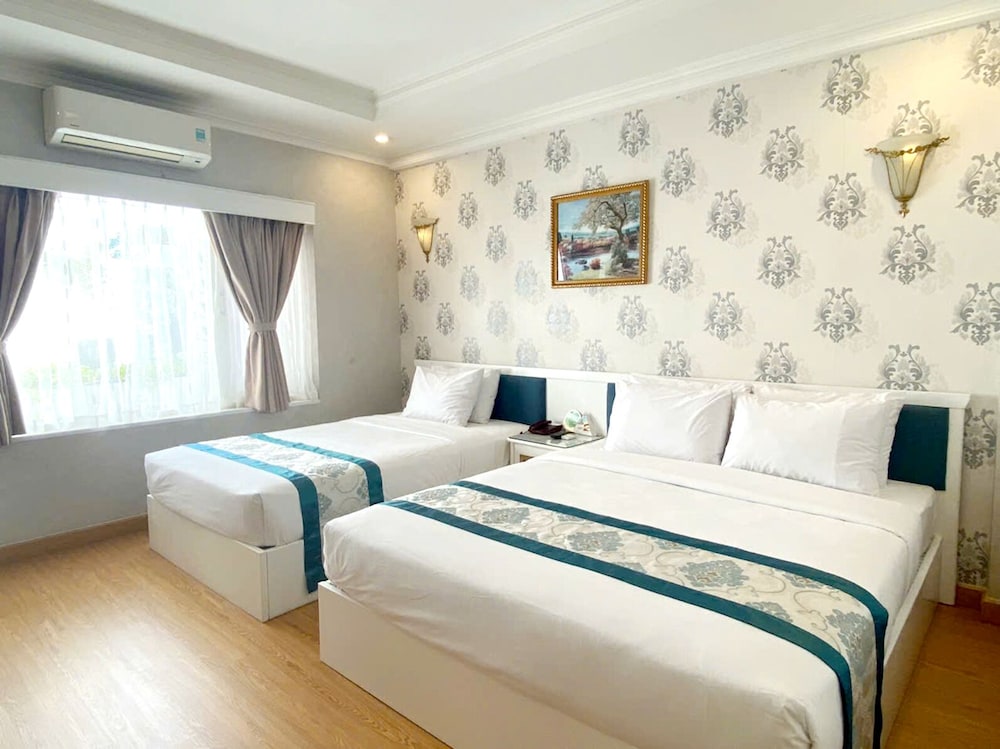 SUPERIOR, TRIPLE, MULTIPLE BEDS, PRIVATE BATHROOM