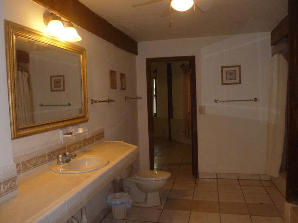 Foster's West Bay Resort 27/69