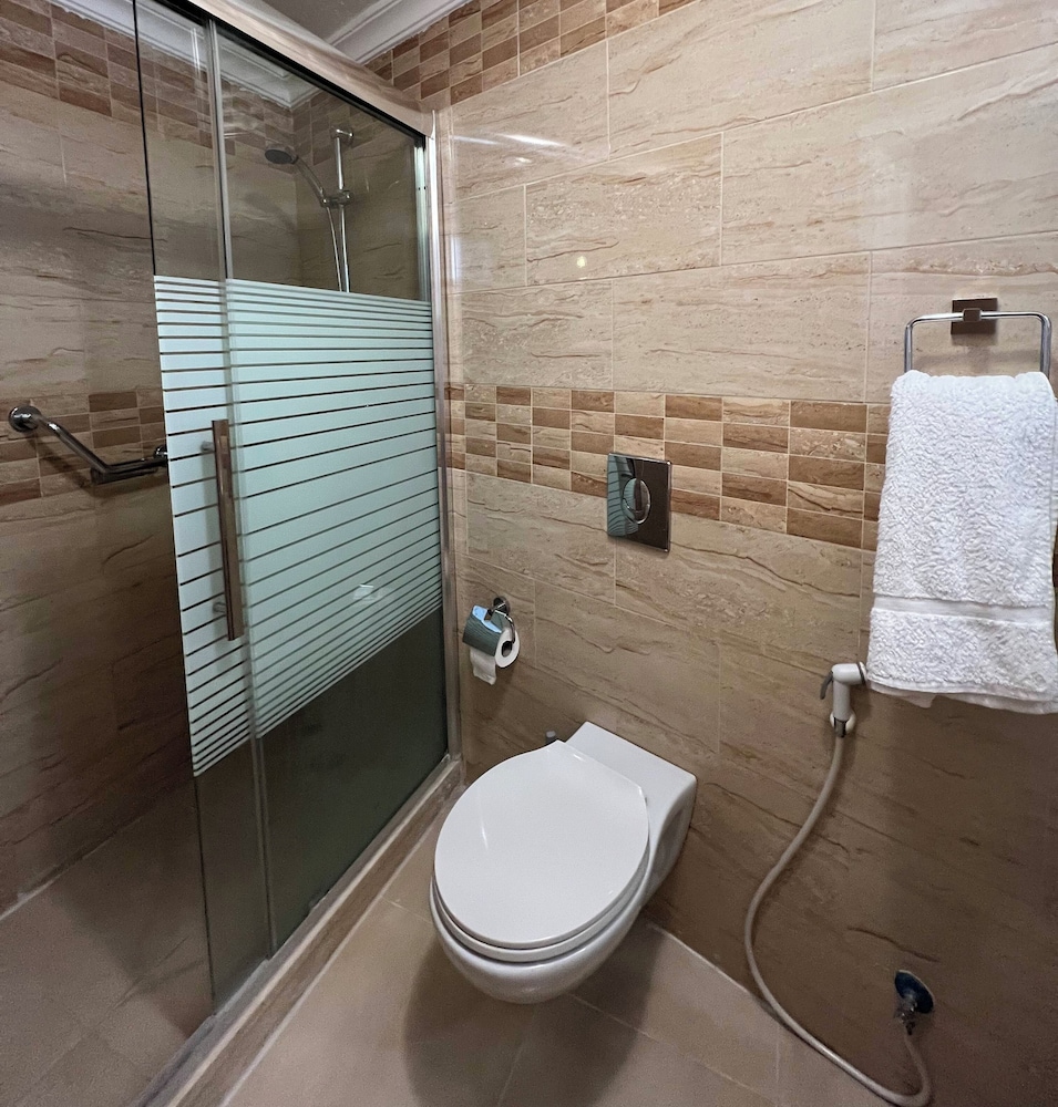 Maswada Plaza Hotel 48/50