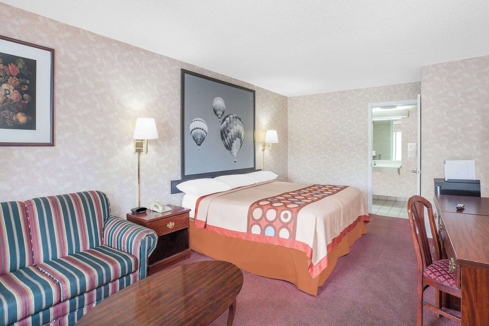 Room, King Bed, Smoking, Accessible