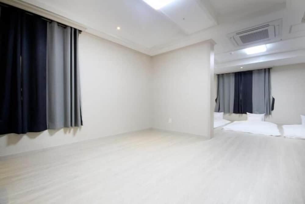 Mj Tour Hostel 26/47