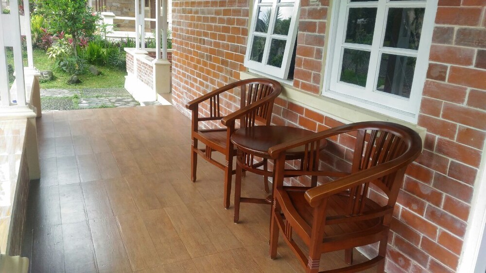 Villa Kota Bunga Anyelir 43/51