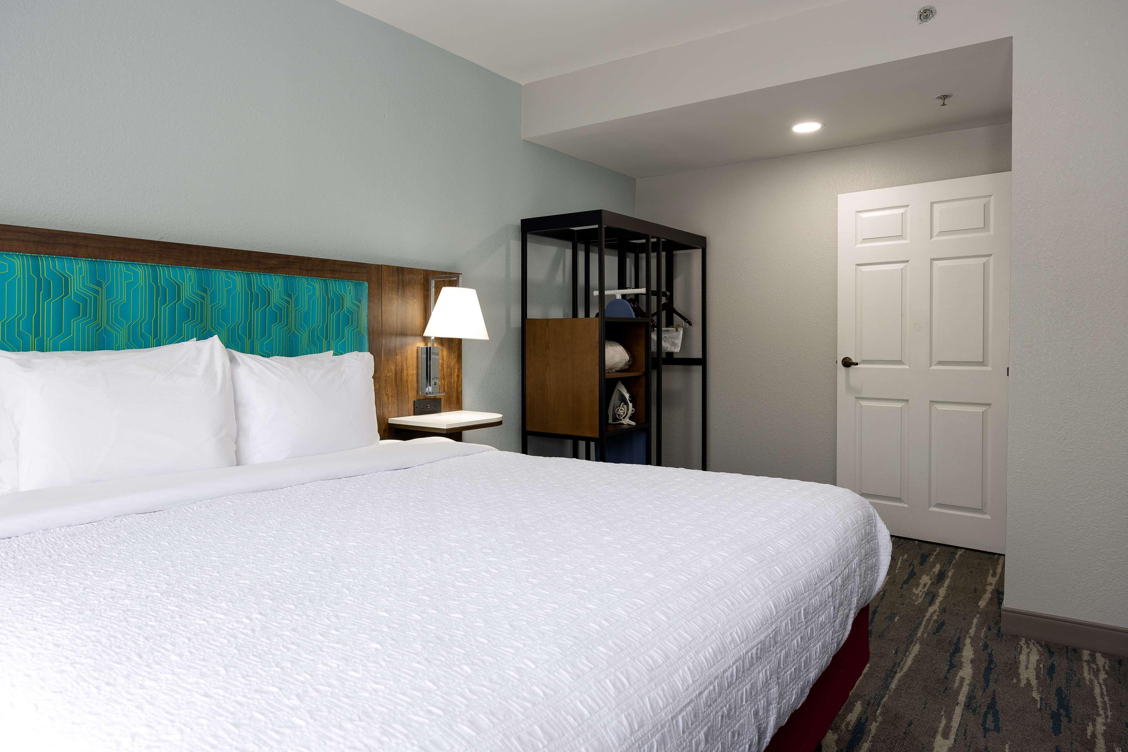 1 BEDROOM, SUITE, KING BED