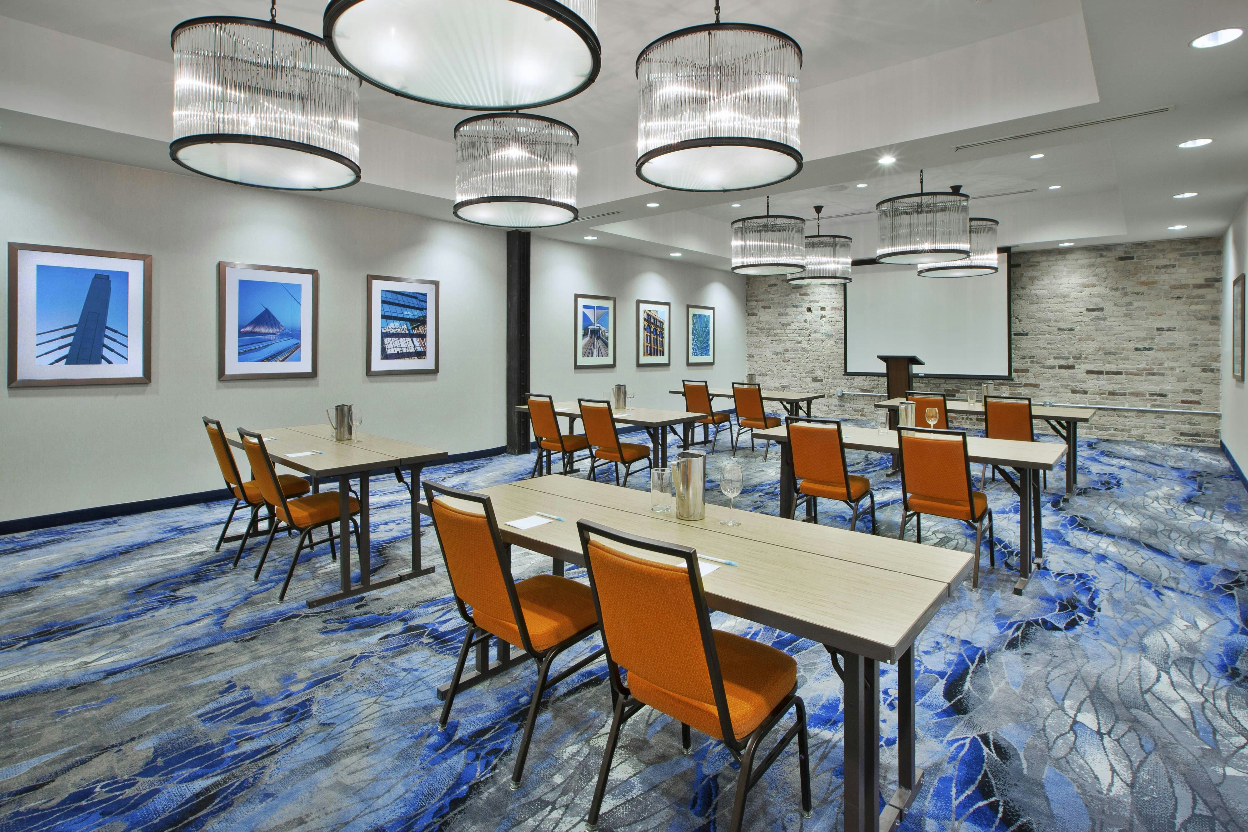 Fairfield Inn Suites Milwaukee Downtown 8/10