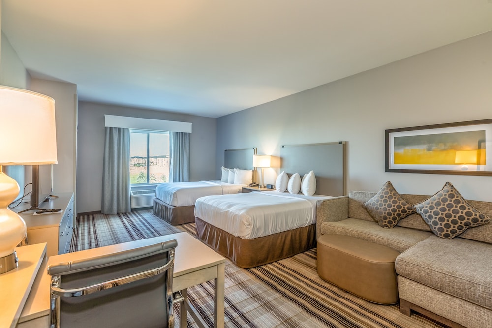Hawthorn Suites by Wyndham Loveland 28/43