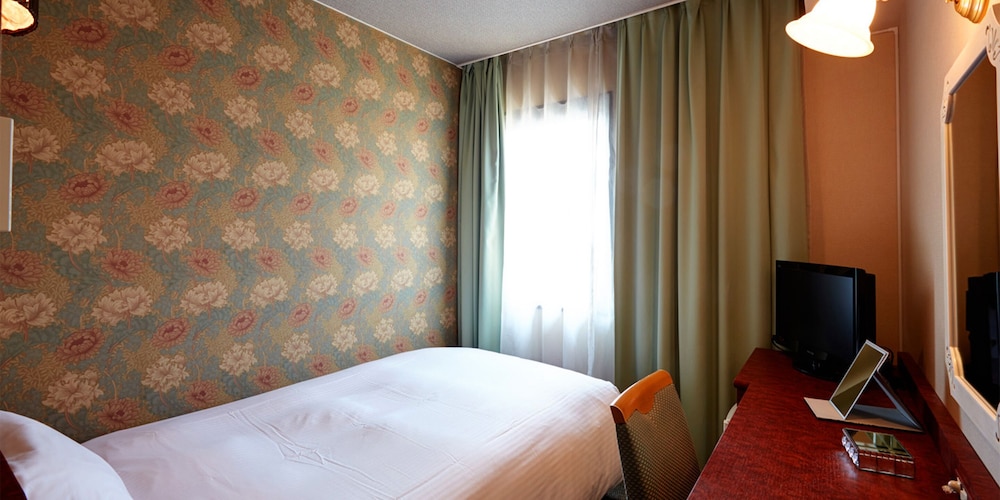 Hotel Eclair Hakata 9/22