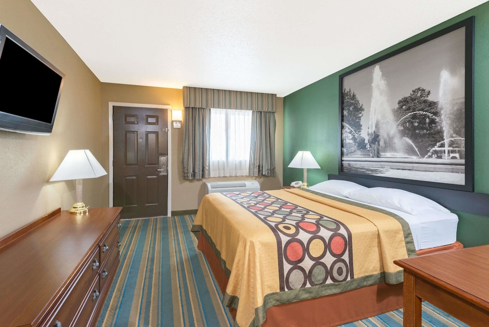 Super 8 by Wyndham Greencastle 6/16