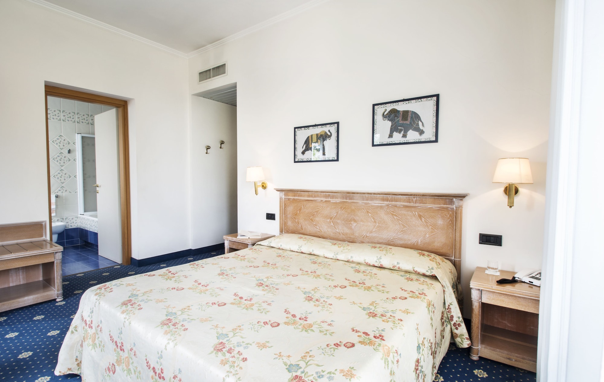 ROOM, SINGLE, DOUBLE BED