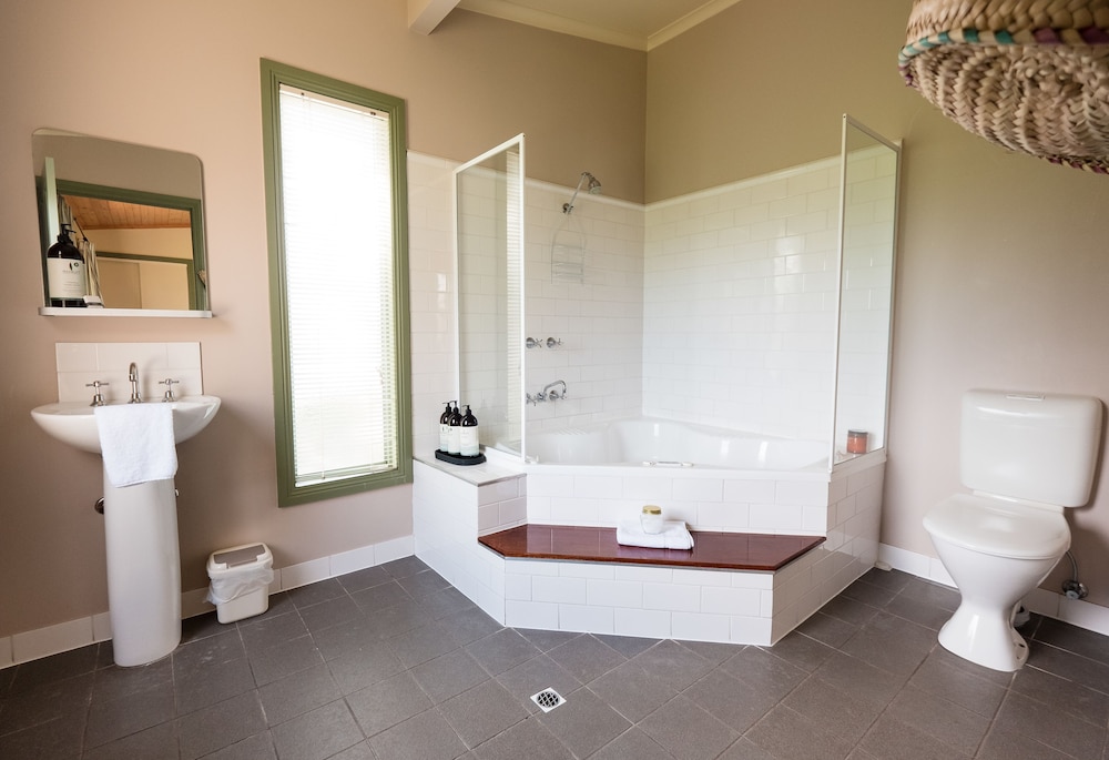 Clonmara Country House Cottages 47/50