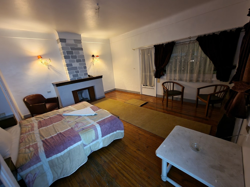 Carlton Hotel 17/49