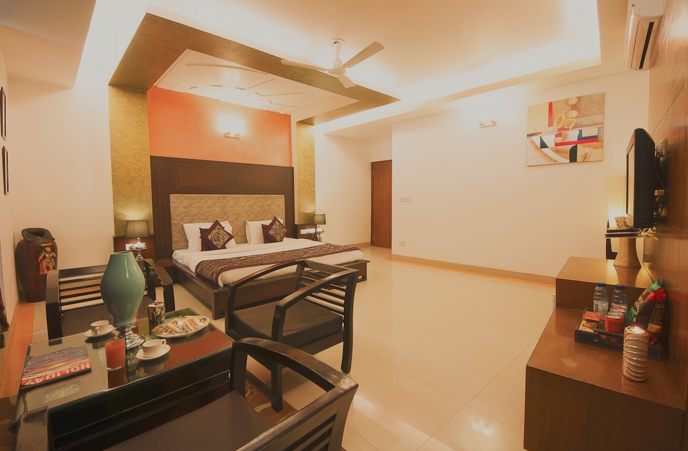AIRPORT HOTEL DELHI 37 43/64