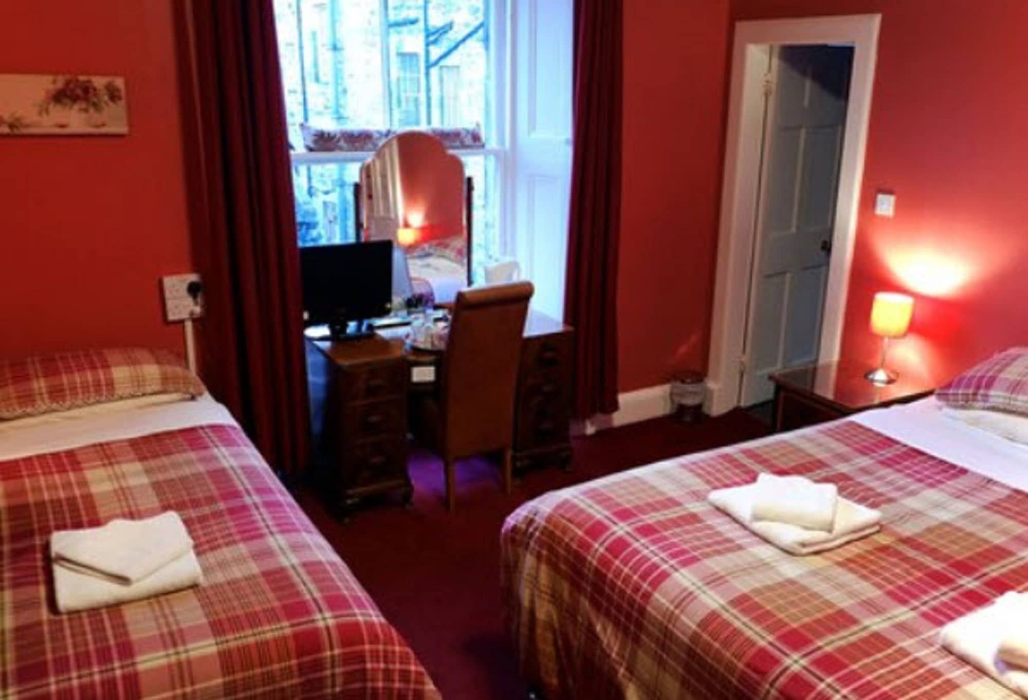 غرفة كومفورت رباعية بسرير كوين وسريرين منفصلين، Regent House Hotel 5/6