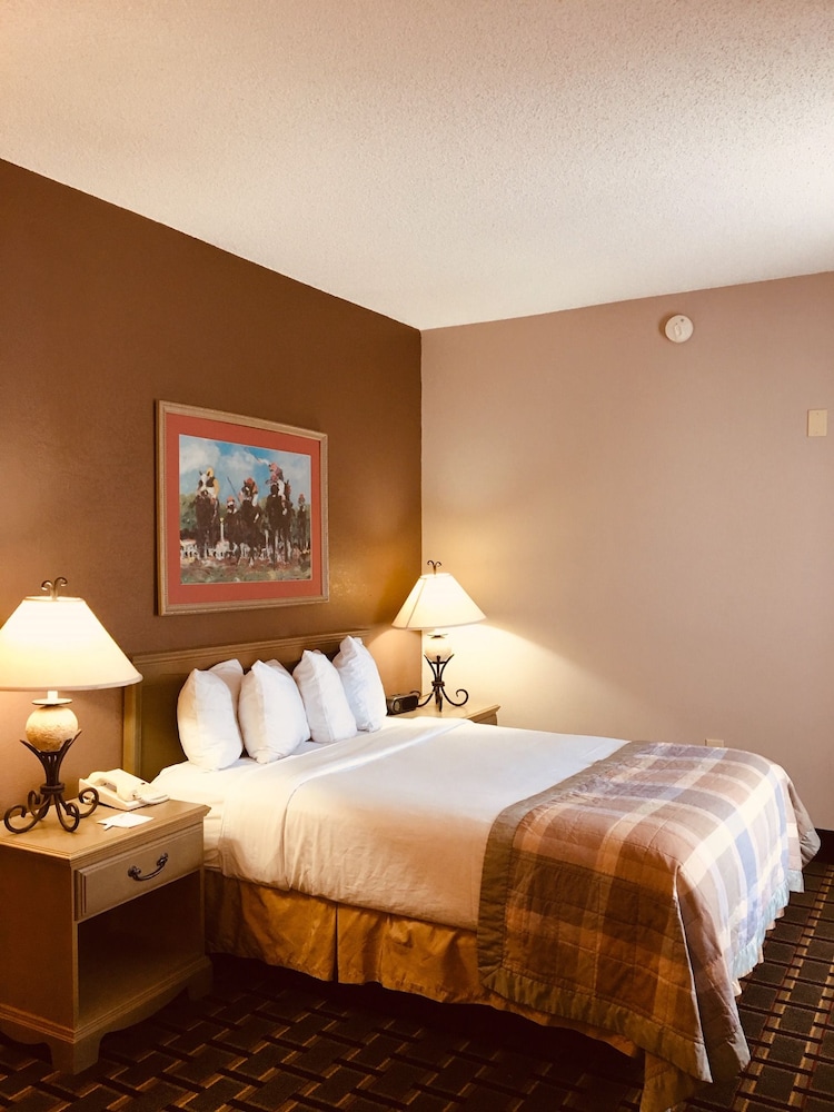 Hawthorn Extended Stay by Wyndham Conyers 4/40