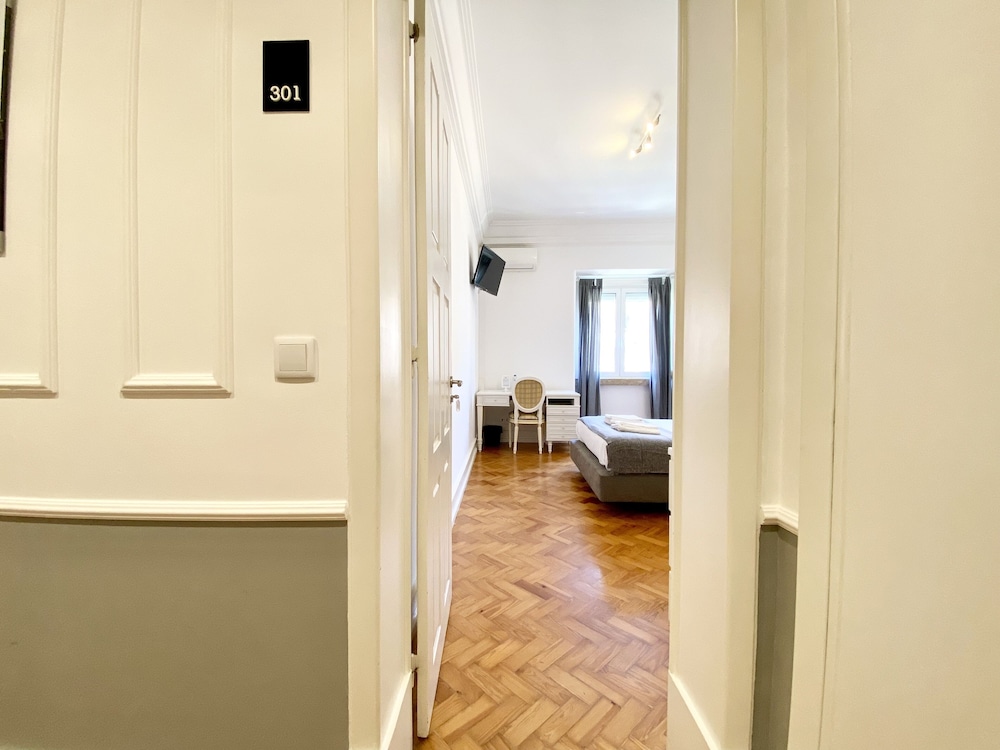 Home Out Rooms and Apartments 44/50