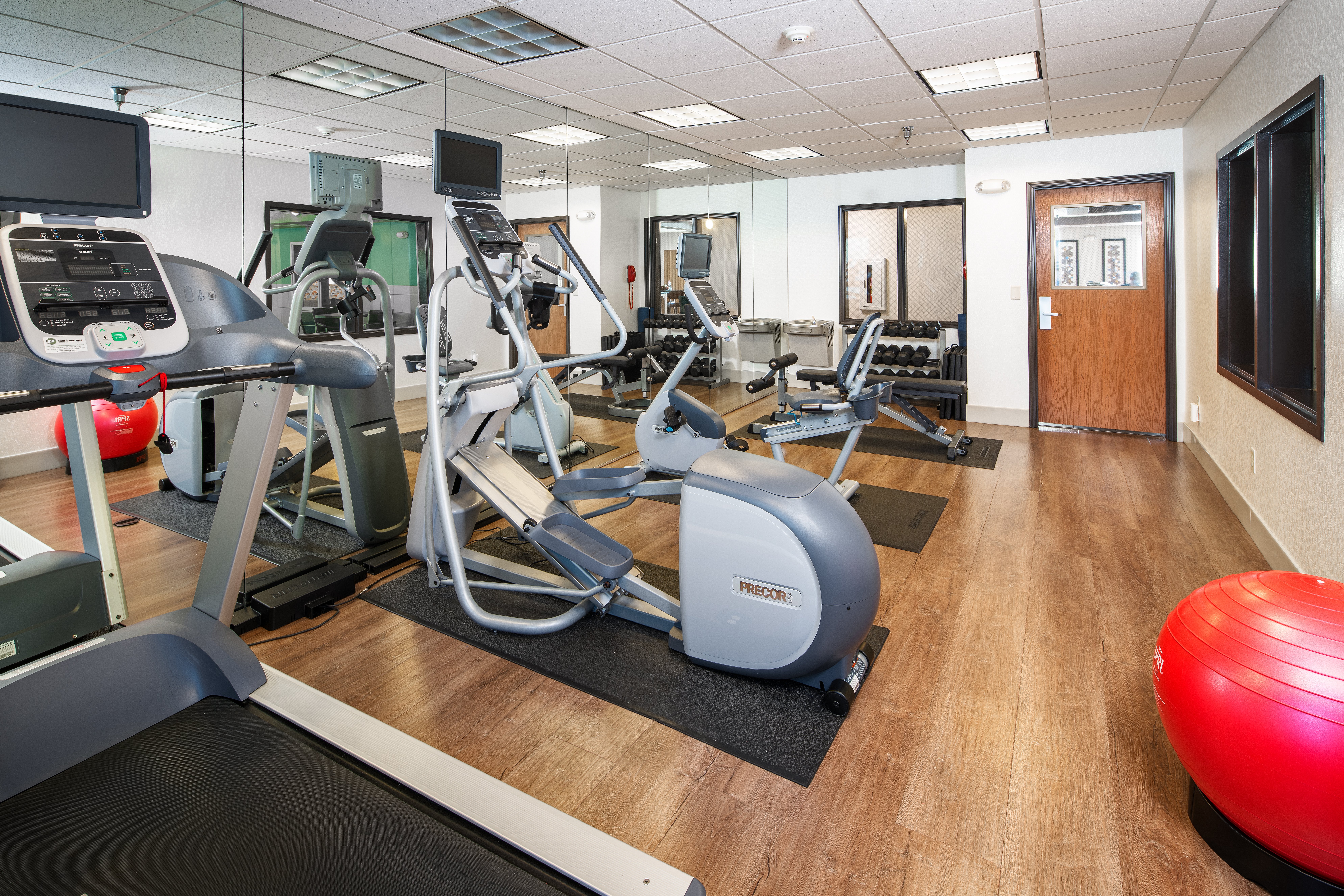 Holiday Inn Express Hotel & Suites Bellevue-Omaha Area 16/26