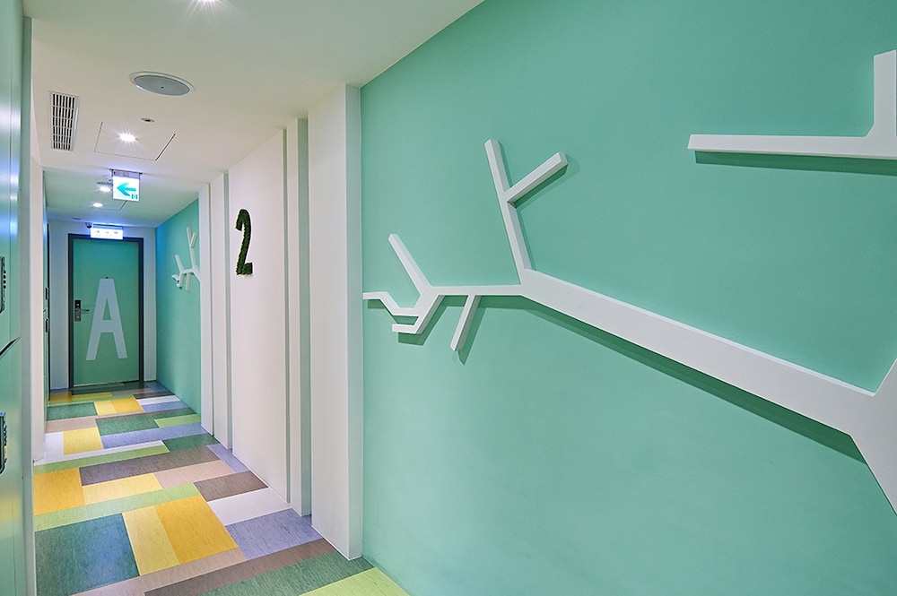 East Hostel 18/26