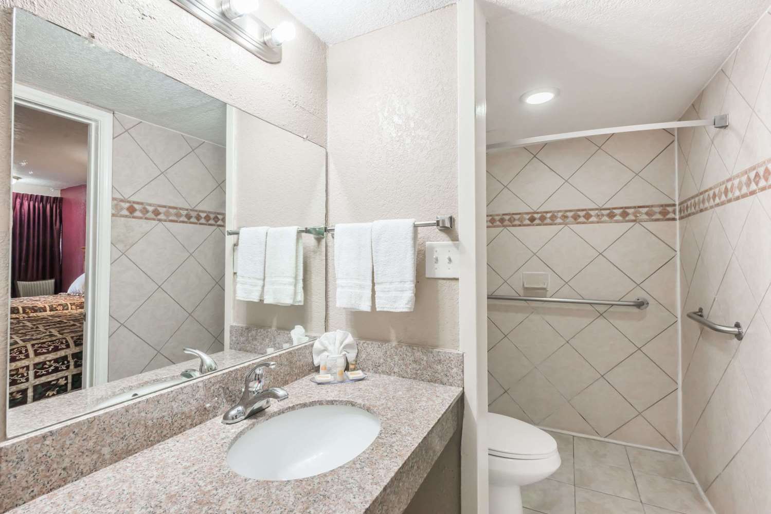 Days Inn by Wyndham San Antonio Splashtown/ATT Center 22/22