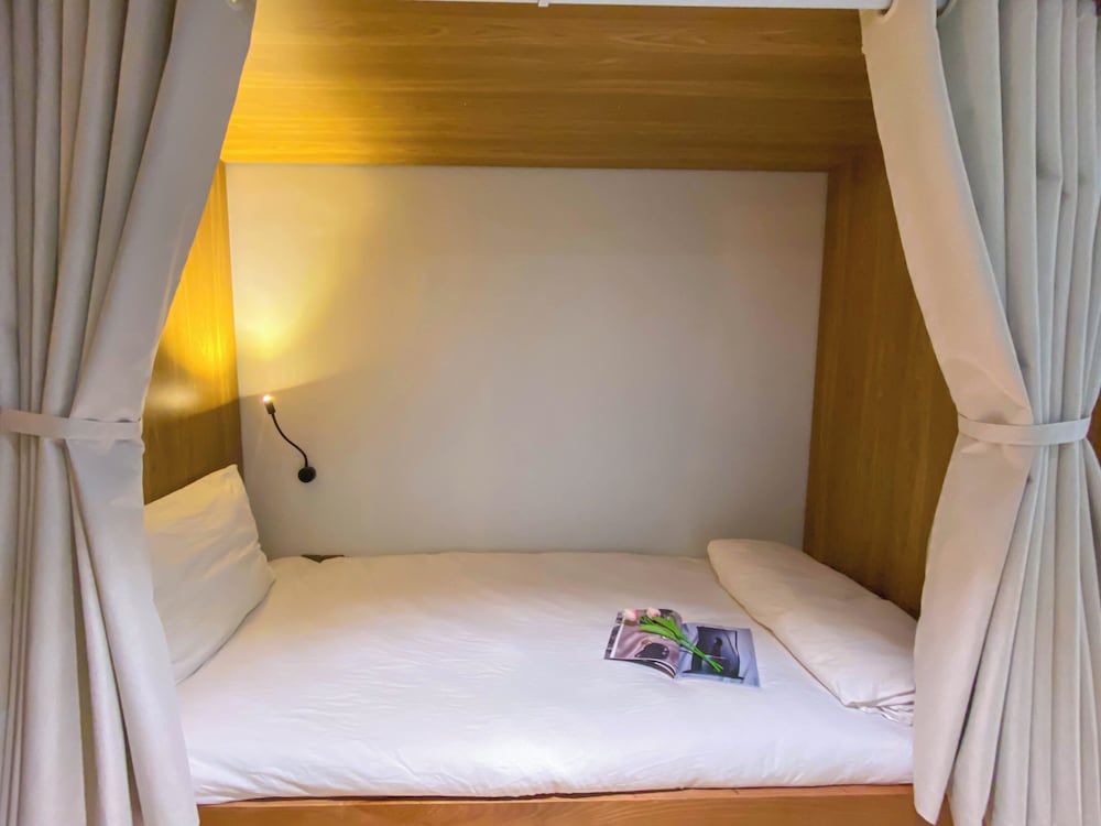 Mixed Dorm, Superior