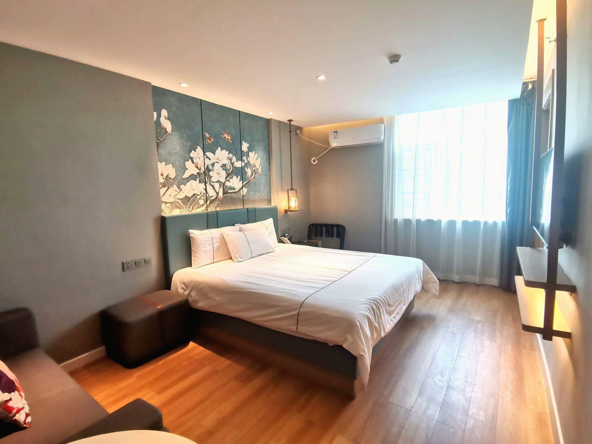 White Yulan Hotel (Xi'an Hangtiancheng Metro Station) 10/41