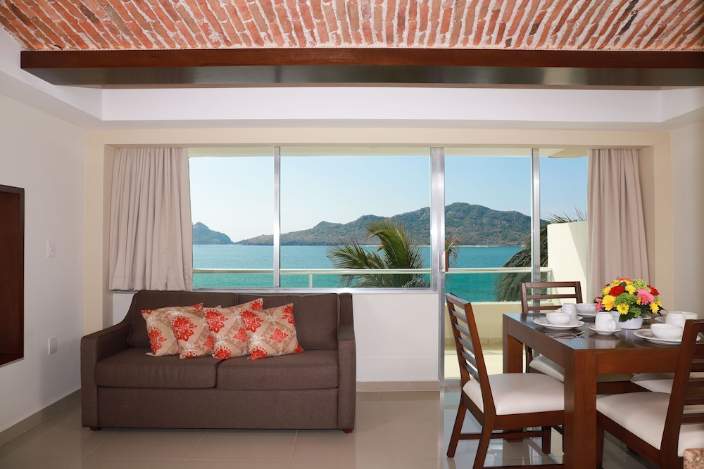 Suites Las Flores Beach Mazatlan 22/50