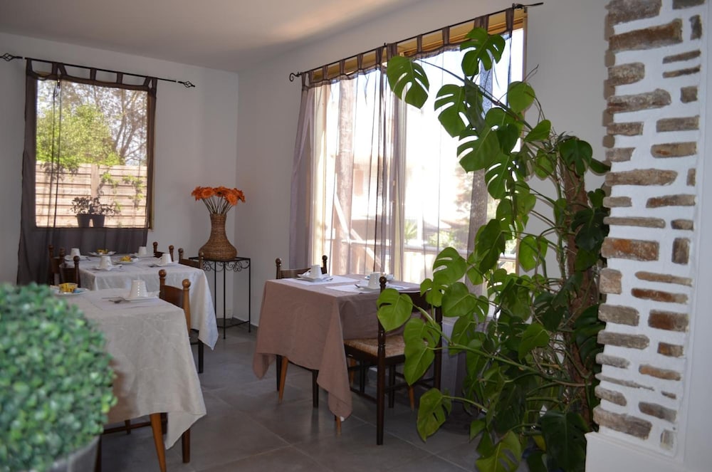 Aiglon Bylitis Hotel 43/66
