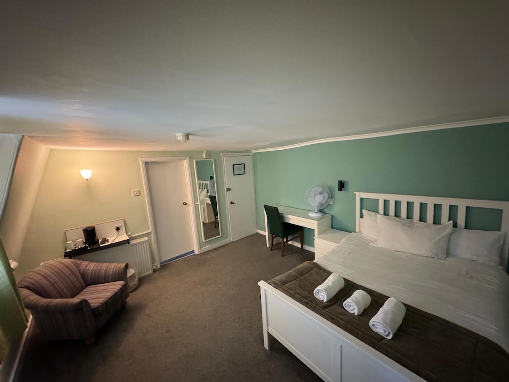 The George Hotel 33/50