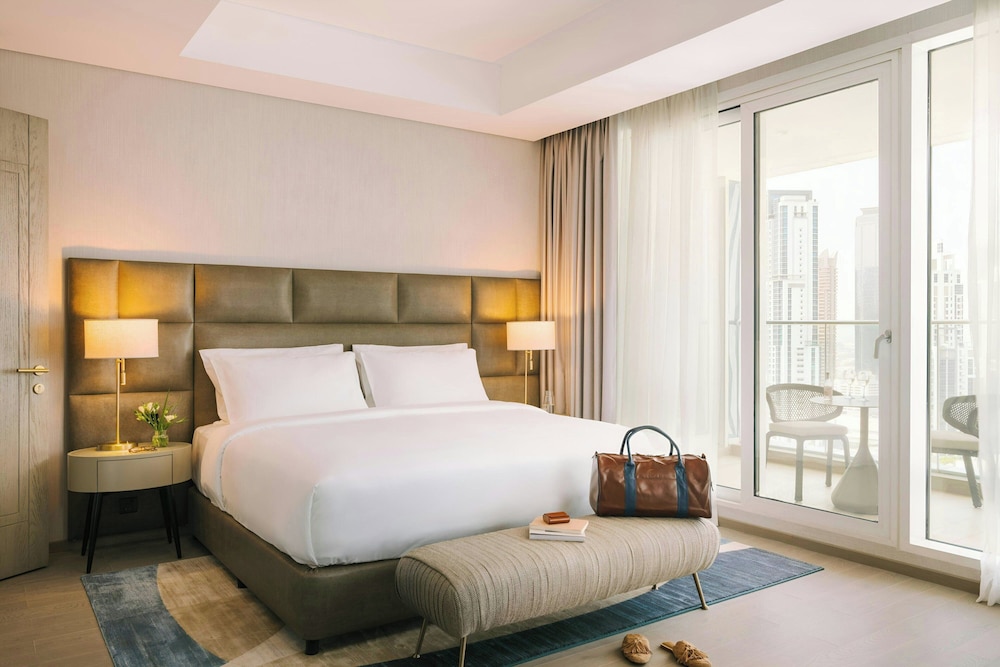 Aura Suites Downtown 10/48