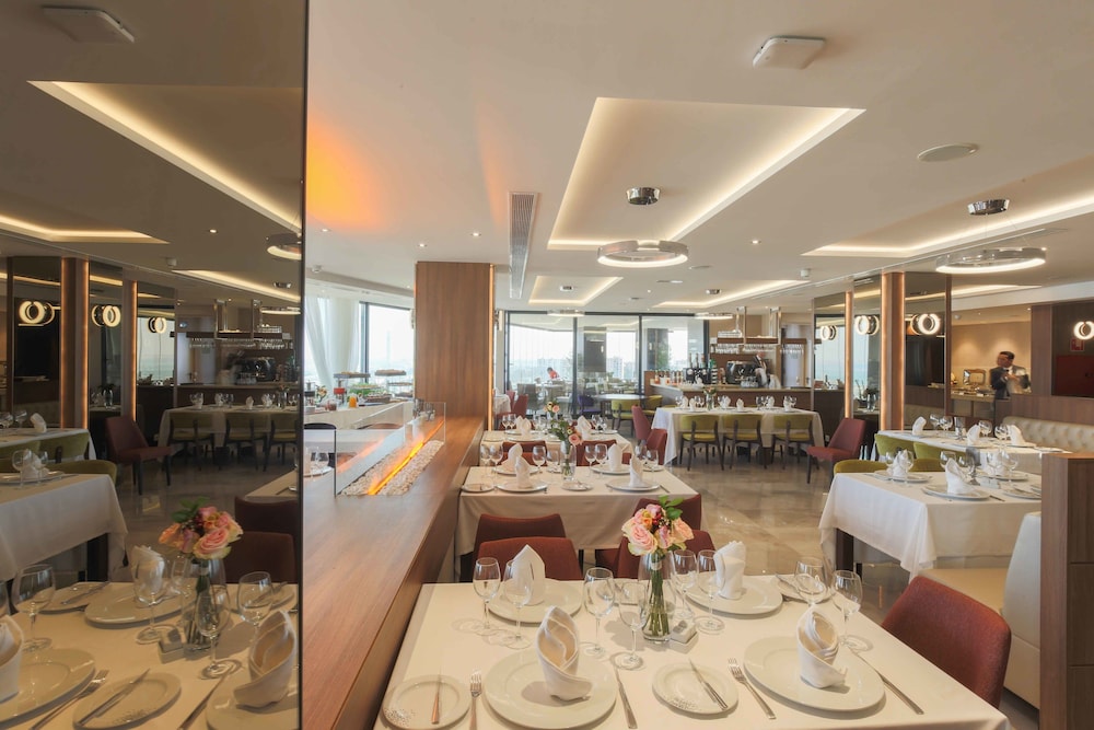 Lamaraz Arts Hotel 40/49