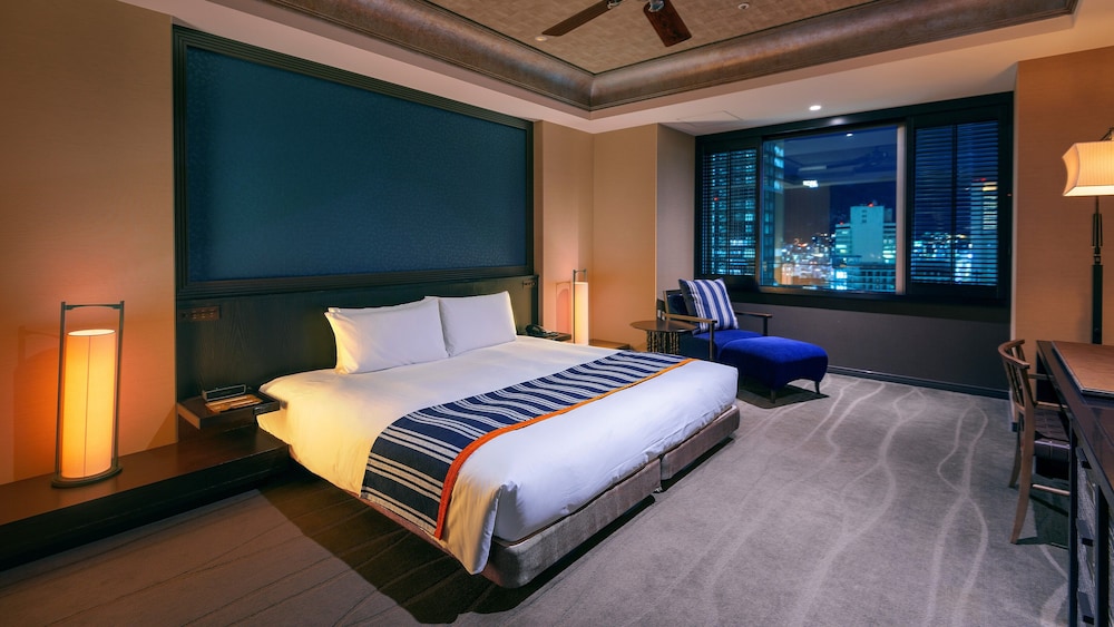 CLUB, KING BED, HARBOUR VIEW, CLUB LOUNGE ACCESS