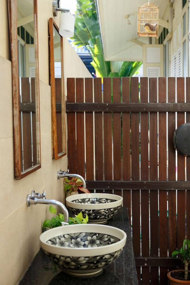 Baan Dinso Hostel 51/51