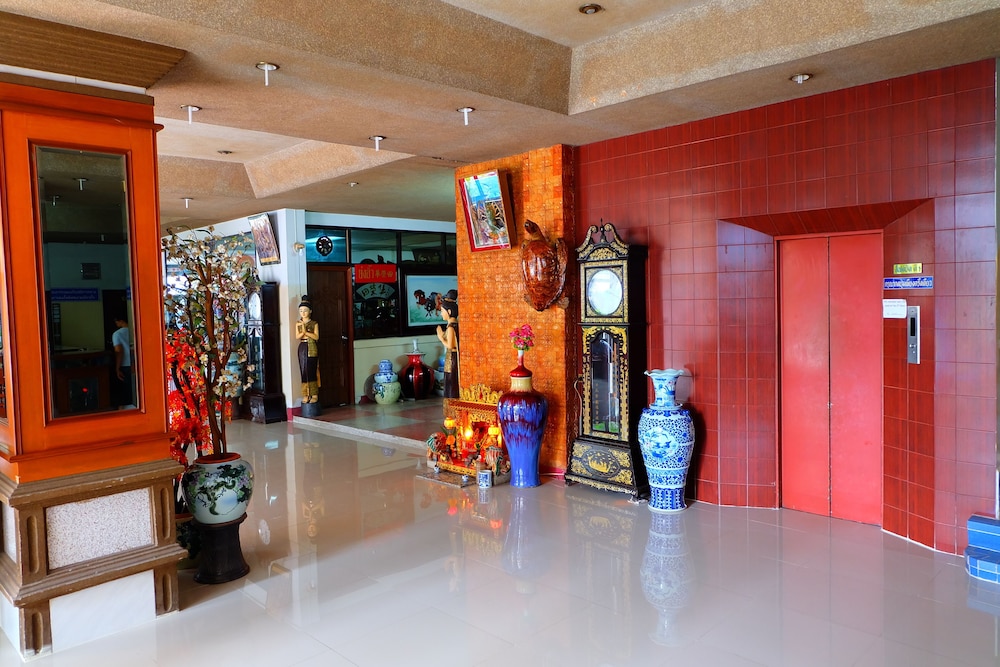 Thairungruang Backpackers Suratthani 1/16