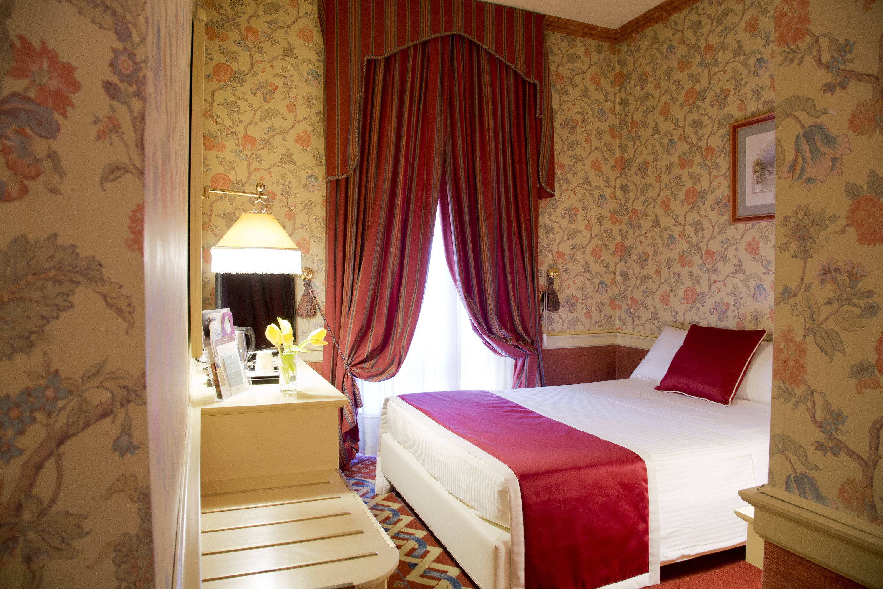 Economy, French Bed، Hotel Milano Regency 2/3