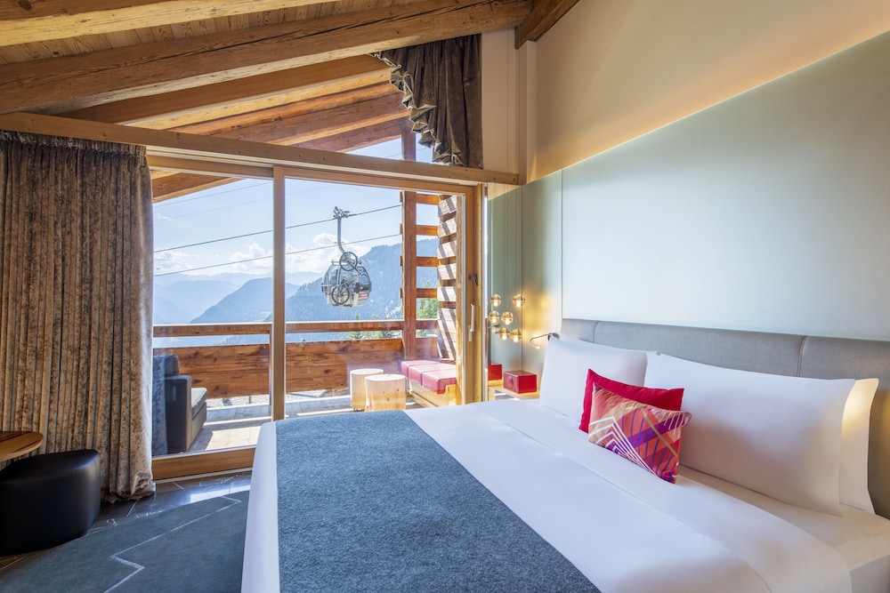 Cool, Junior Suite, King Bed, Sofa