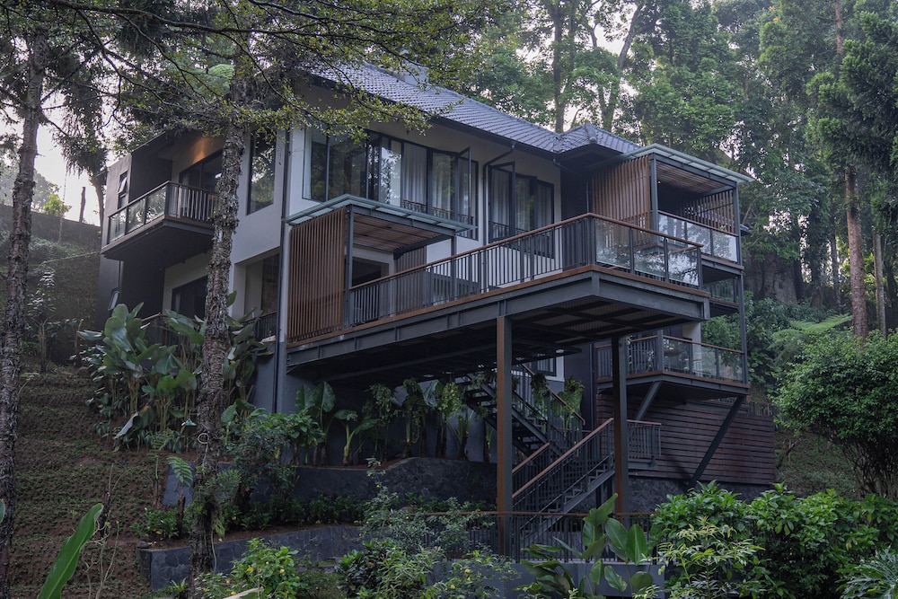 Plataran Puncak Villas in CISARUA